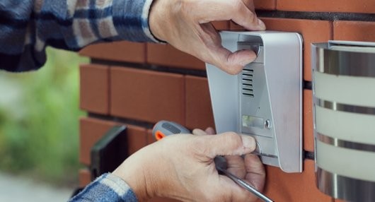 ΤΟΠΟΘΕΤΗΣΗ ΘΥΡΟΤΗΛΕΟΡΑΣΗΣ